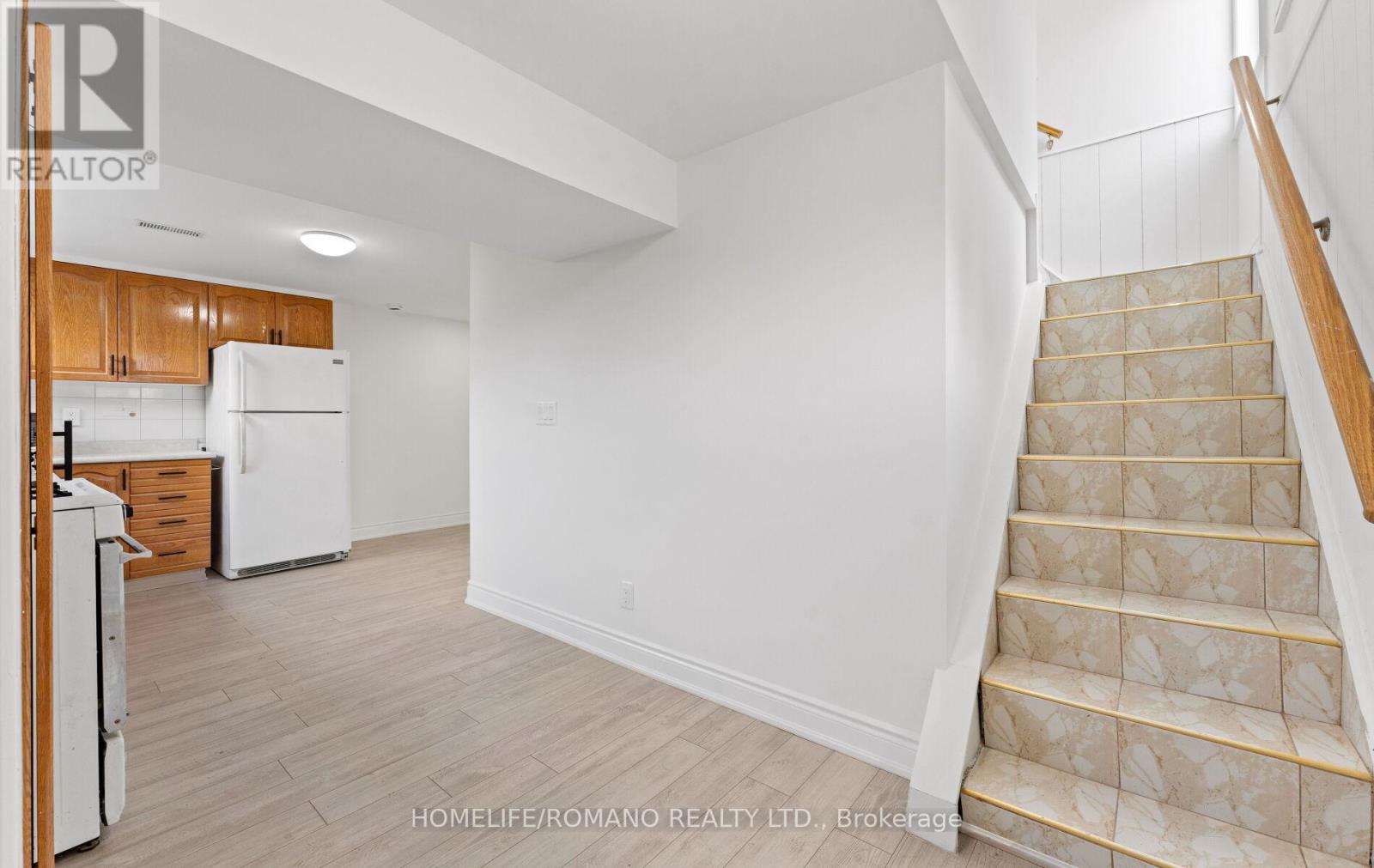 37 Donofree Road, Toronto, Ontario  M6L 2P4 - Photo 23 - W12466556