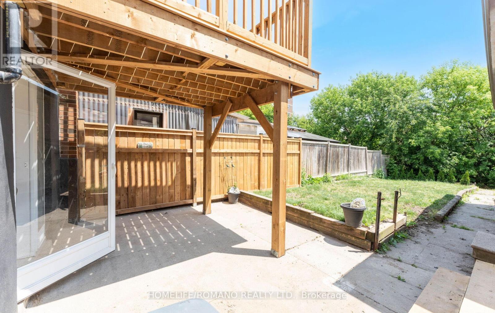 37 Donofree Road, Toronto, Ontario  M6L 2P4 - Photo 28 - W12466556
