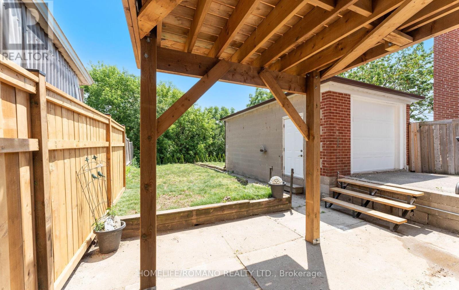 37 Donofree Road, Toronto, Ontario  M6L 2P4 - Photo 29 - W12466556