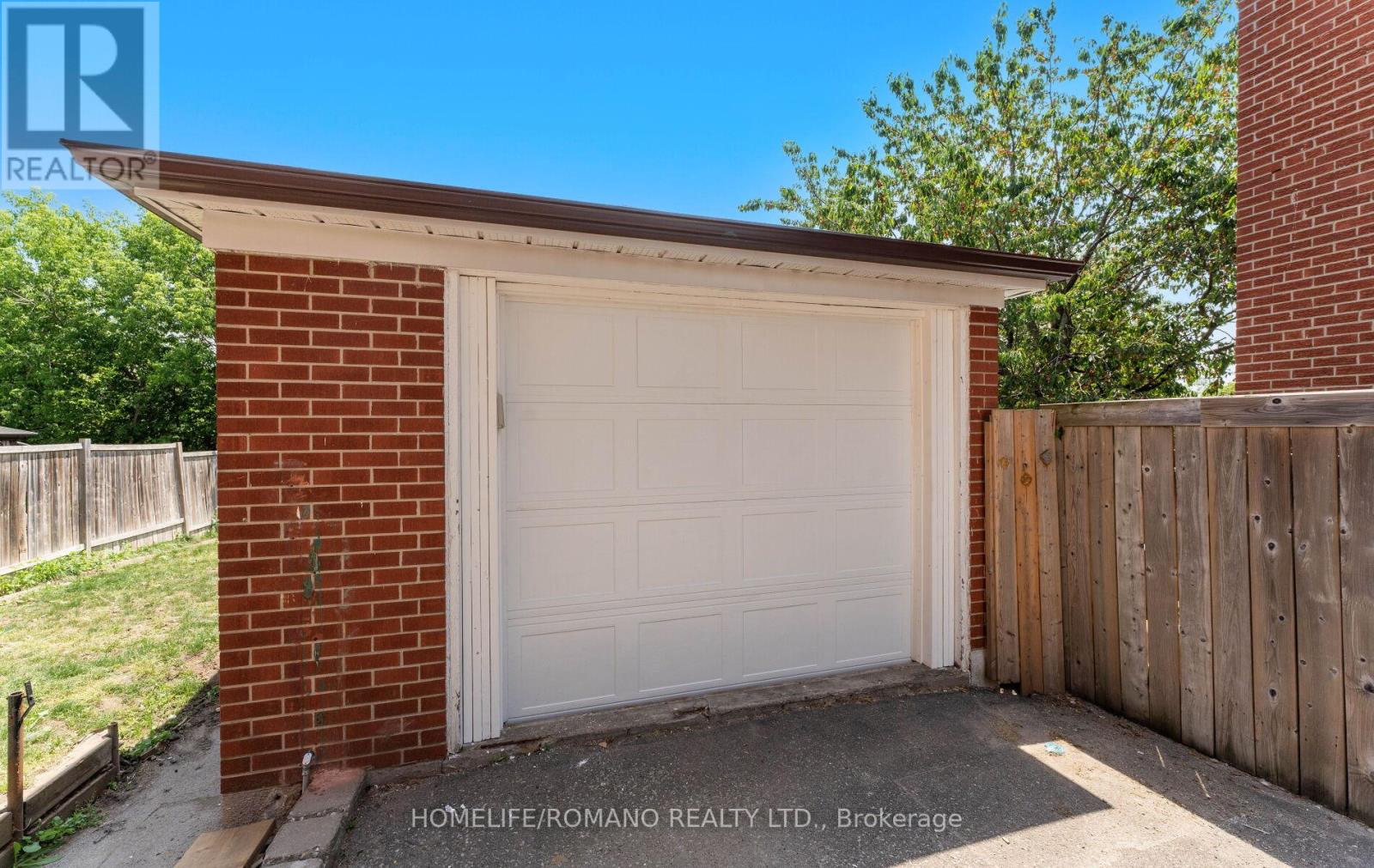 37 Donofree Road, Toronto, Ontario  M6L 2P4 - Photo 30 - W12466556