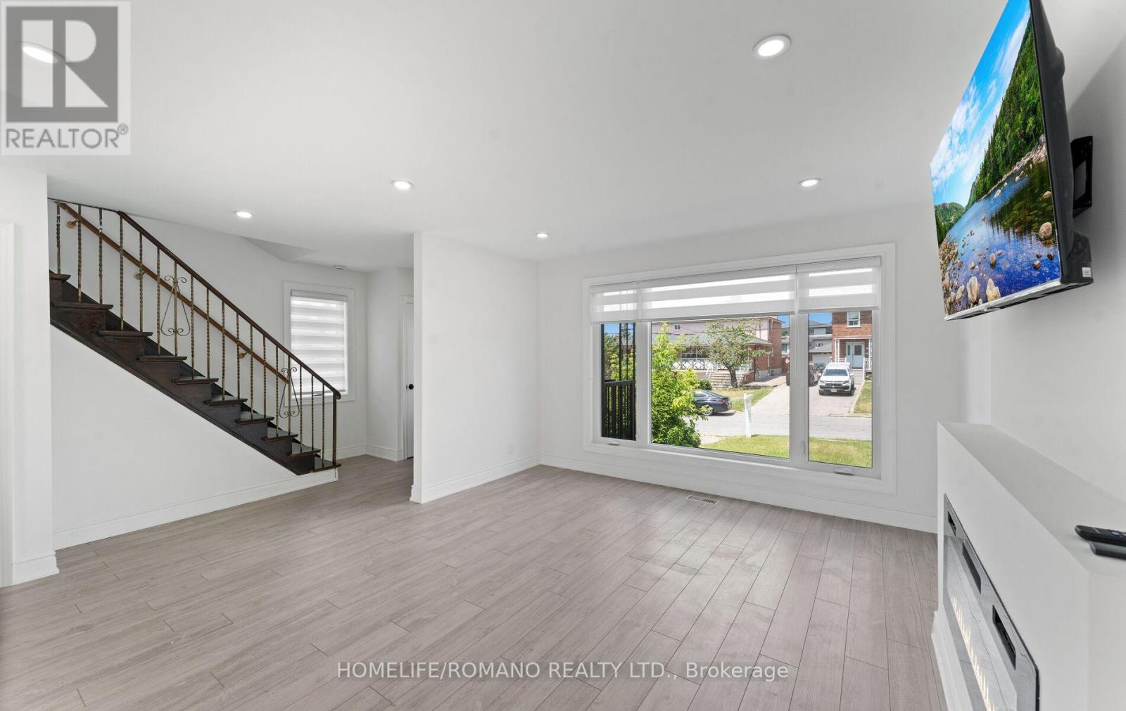 37 Donofree Road, Toronto, Ontario  M6L 2P4 - Photo 8 - W12466556