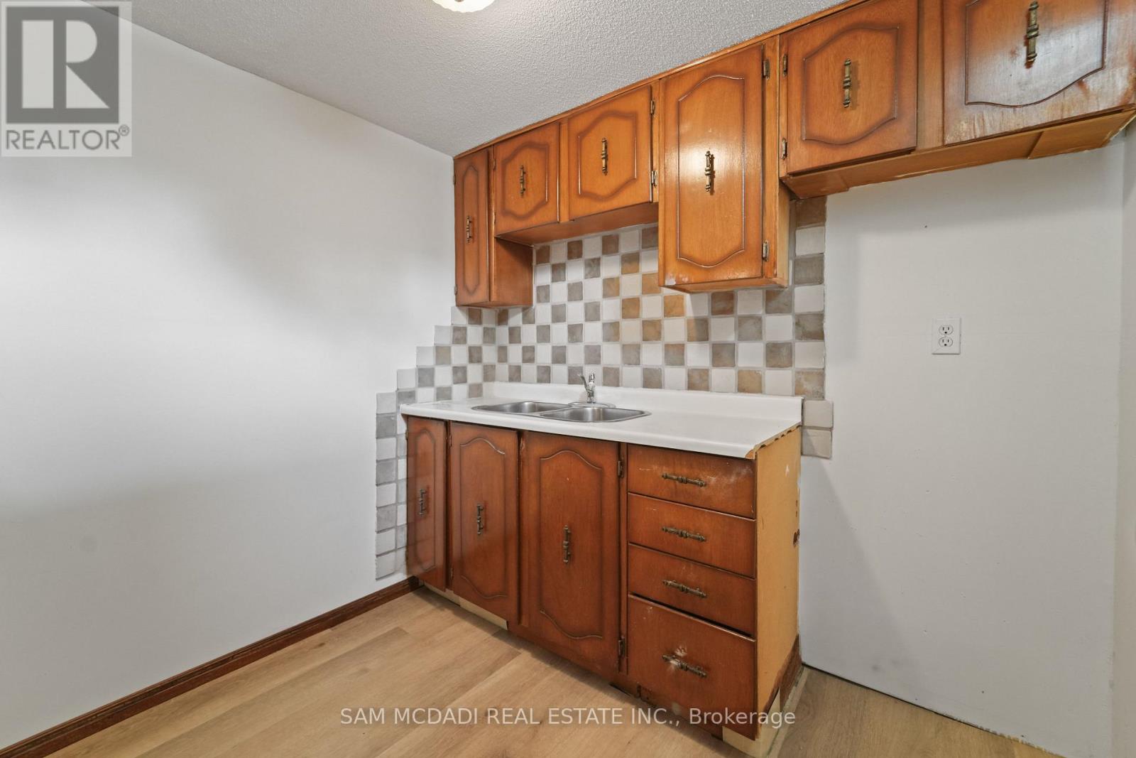 6486 Edenwood Drive, Mississauga, Ontario  L5N 3K1 - Photo 31 - W12466565