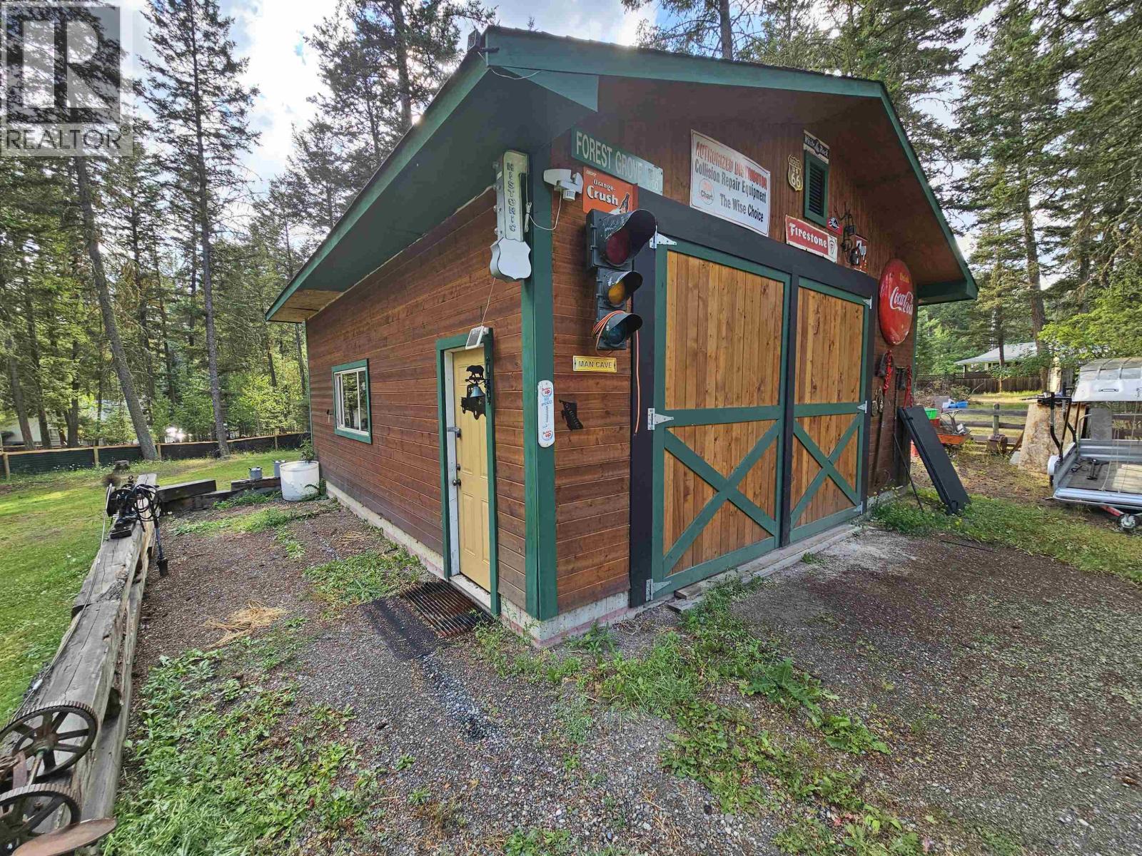 4884 Kitwanga Drive, 108 Mile Ranch, British Columbia  V0K 2Z0 - Photo 6 - R2996844