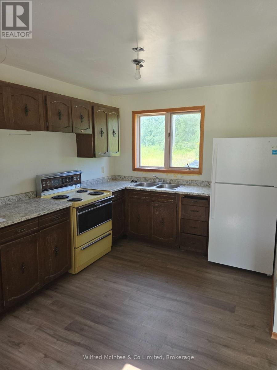 233 Gamble Road, Brockton, Ontario  N0G 1J0 - Photo 5 - X12466591