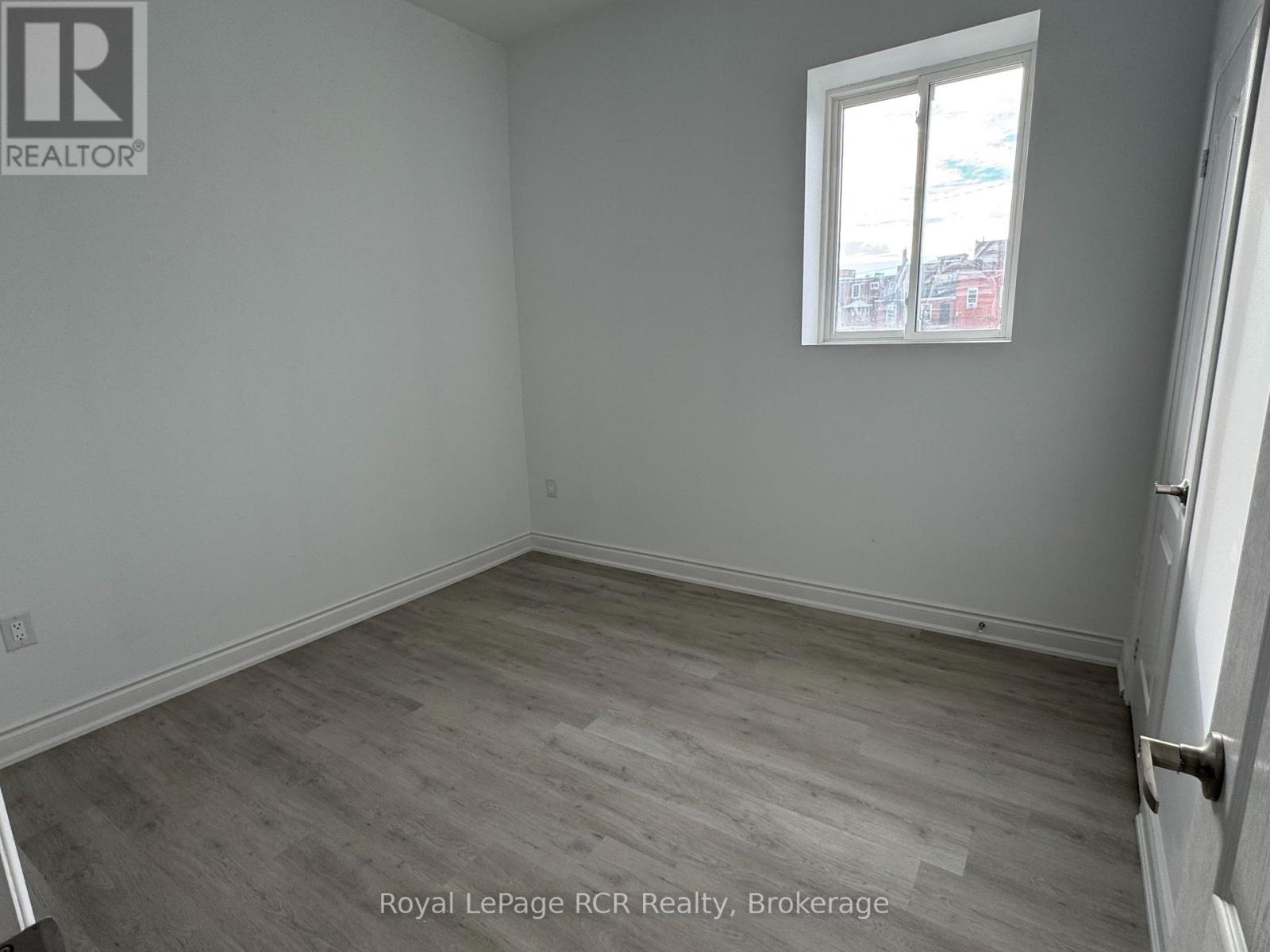 7 - 828 3rd Avenue E, Owen Sound, Ontario  N4K 2K5 - Photo 3 - X12466687