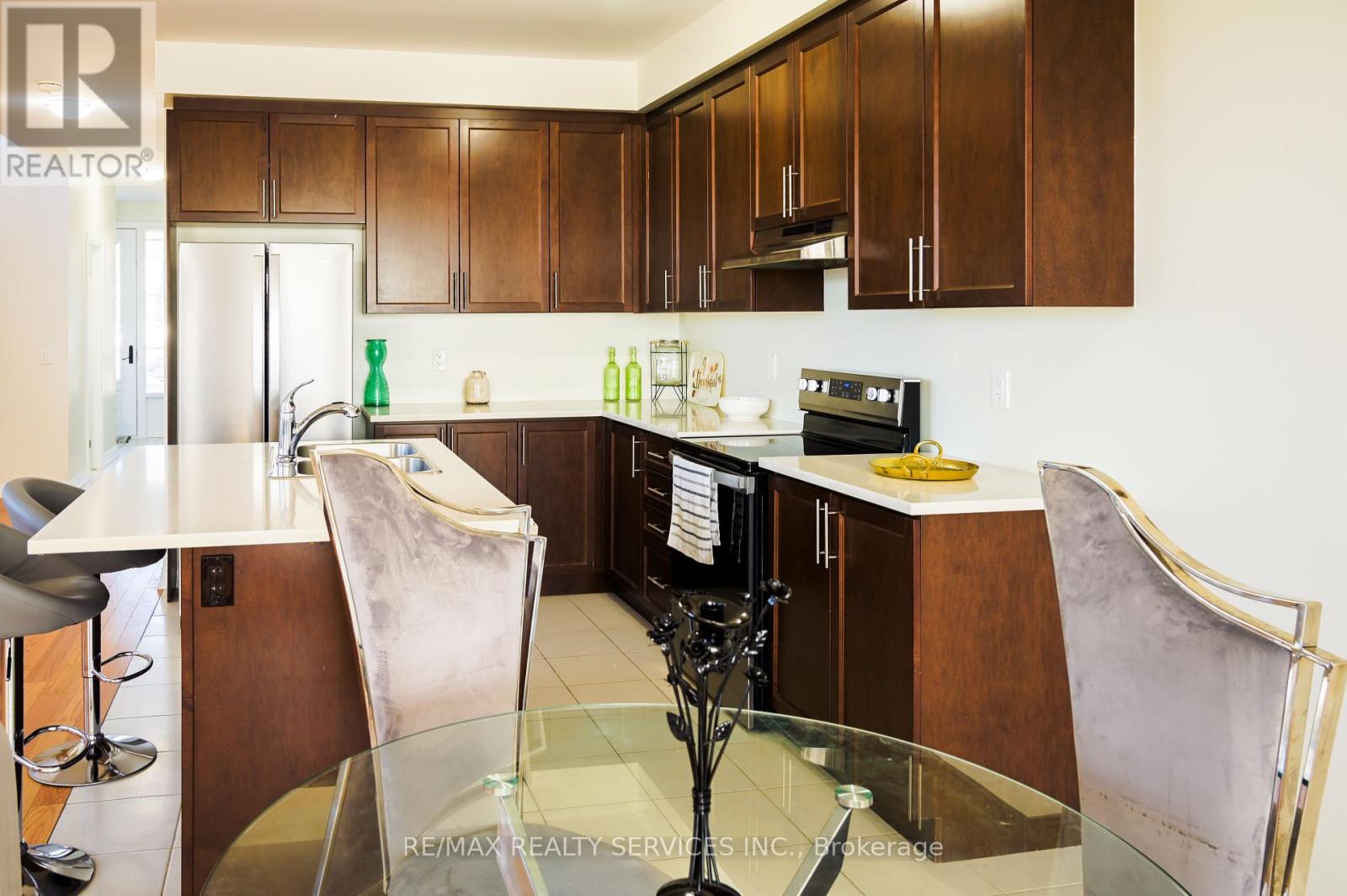 906 Sobeski Avenue, Woodstock, Ontario  N4T 0N7 - Photo 12 - X12466514