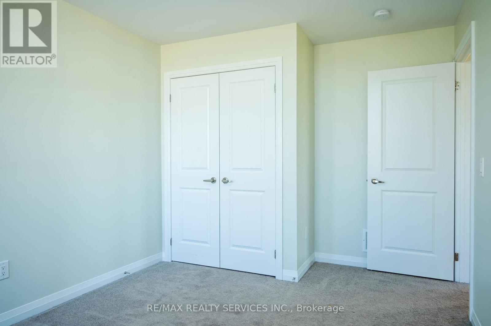 906 Sobeski Avenue, Woodstock, Ontario  N4T 0N7 - Photo 33 - X12466514