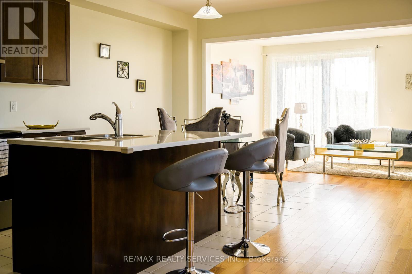 906 Sobeski Avenue, Woodstock, Ontario  N4T 0N7 - Photo 9 - X12466514