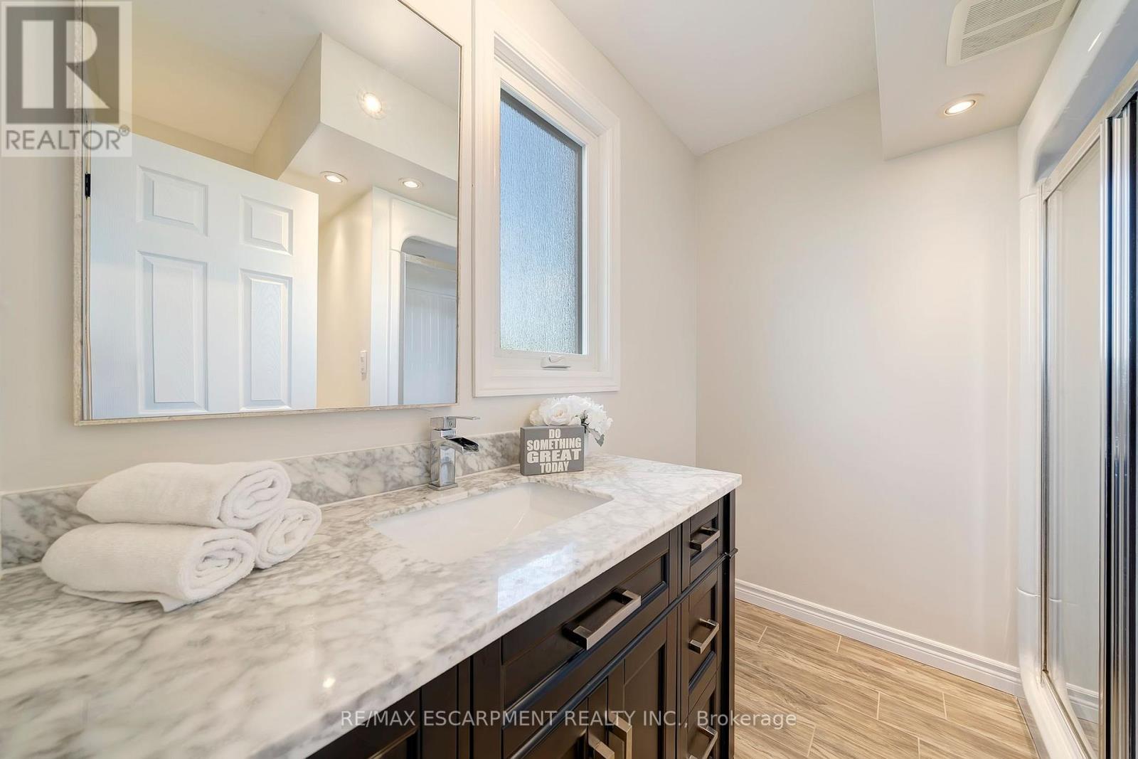141 Templemead Drive, Hamilton, Ontario  L8W 3G4 - Photo 18 - X12466519