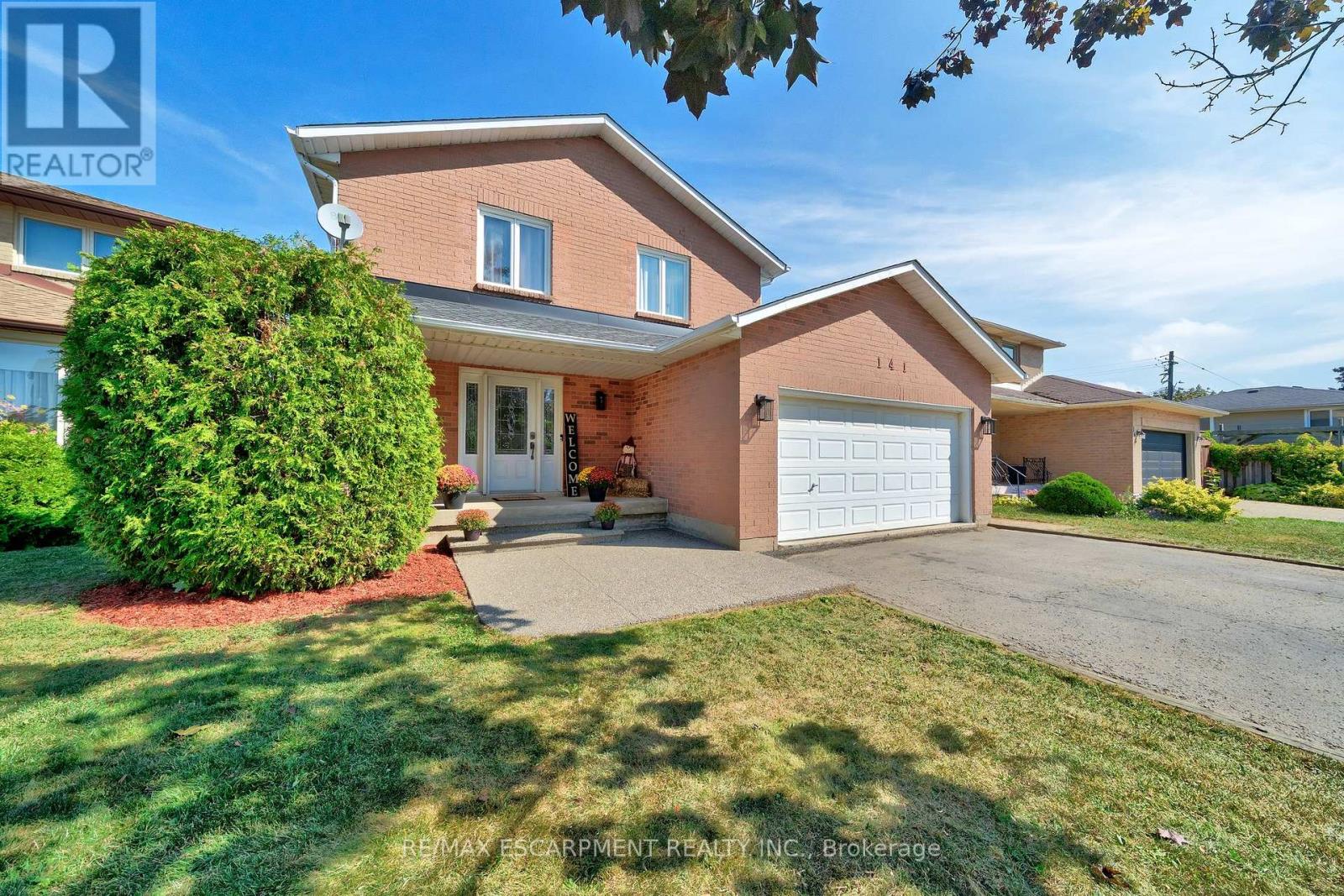141 Templemead Drive, Hamilton, Ontario  L8W 3G4 - Photo 2 - X12466519