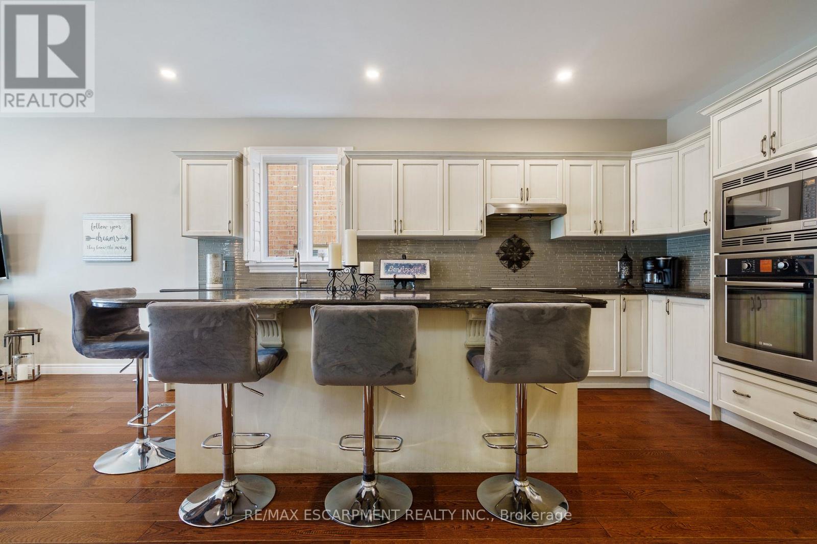 21 Shade Forest Trail, Hamilton, Ontario  L9B 0E5 - Photo 10 - X12466529