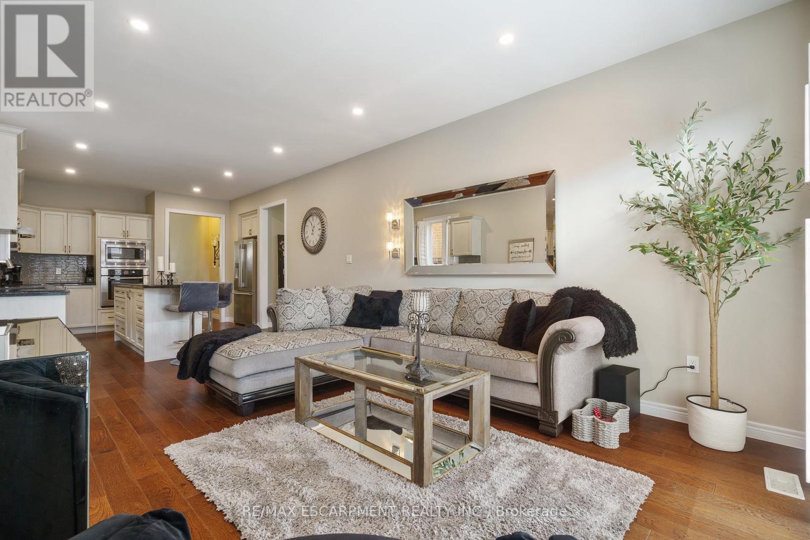 21 Shade Forest Trail, Hamilton, Ontario  L9B 0E5 - Photo 16 - X12466529