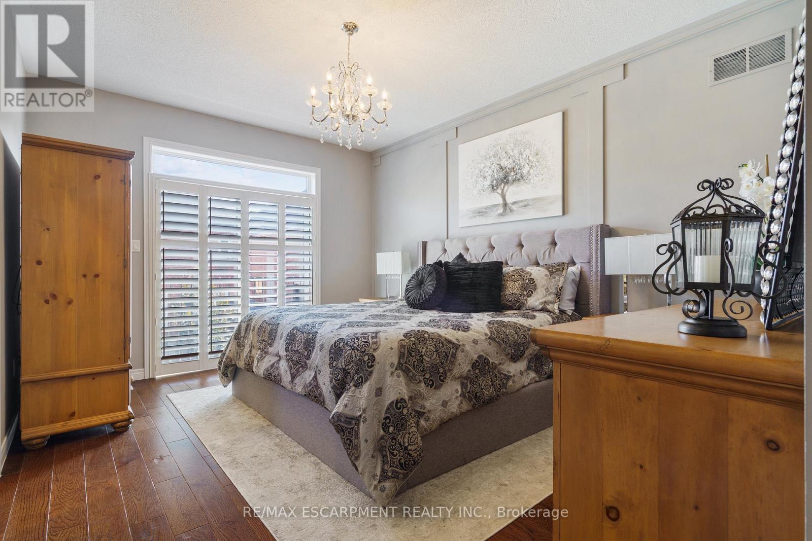 21 Shade Forest Trail, Hamilton, Ontario  L9B 0E5 - Photo 20 - X12466529