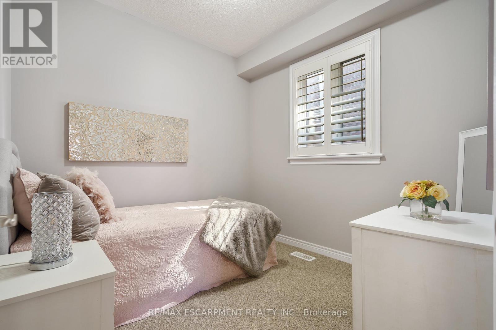 21 Shade Forest Trail, Hamilton, Ontario  L9B 0E5 - Photo 25 - X12466529