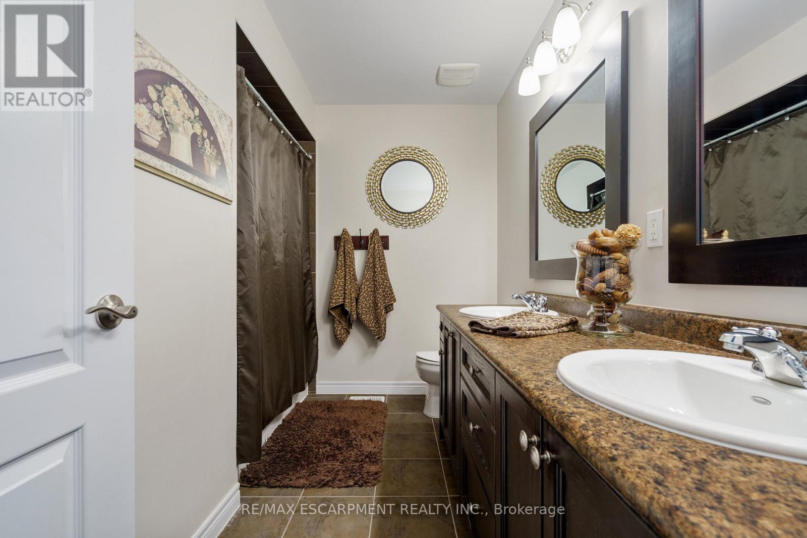 21 Shade Forest Trail, Hamilton, Ontario  L9B 0E5 - Photo 32 - X12466529