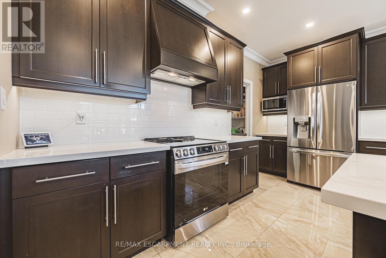 68 Kinsman Drive, Hamilton, Ontario  L0R 1C0 - Photo 13 - X12466535