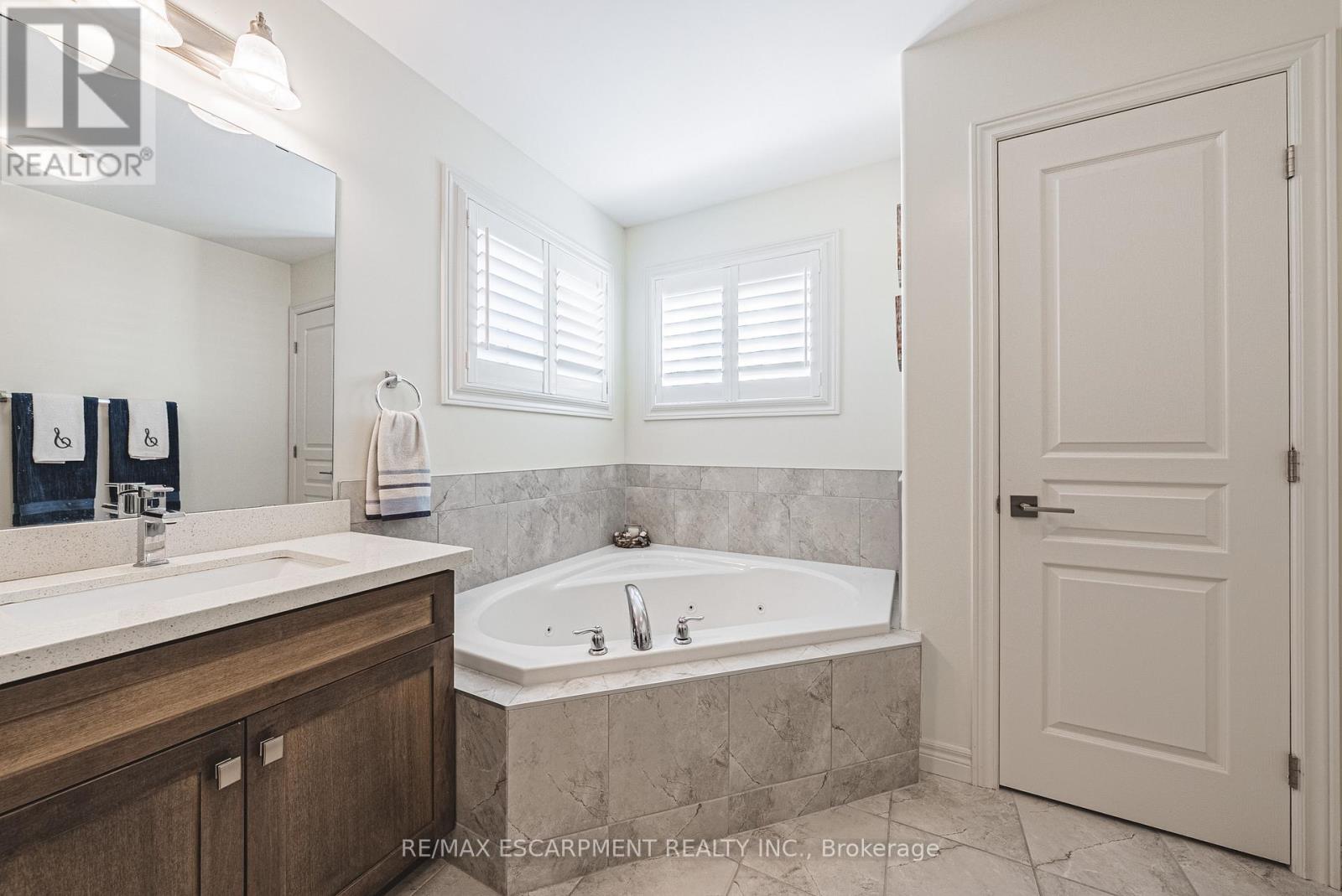68 Kinsman Drive, Hamilton, Ontario  L0R 1C0 - Photo 27 - X12466535