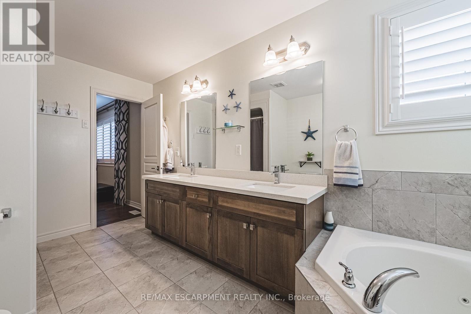 68 Kinsman Drive, Hamilton, Ontario  L0R 1C0 - Photo 28 - X12466535