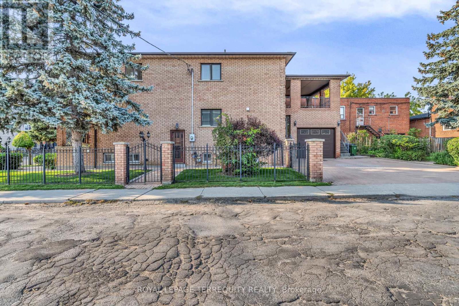 531 Lauder Avenue, Toronto, Ontario  M6E 3J5 - Photo 2 - C12465778