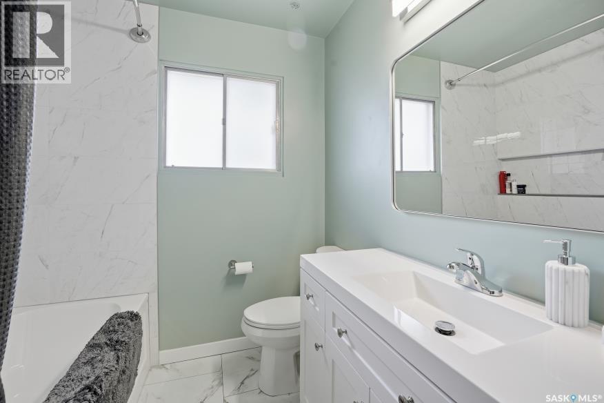 2104 Clarence Avenue S, Saskatoon, Saskatchewan  S7J 1L5 - Photo 10 - SK020971
