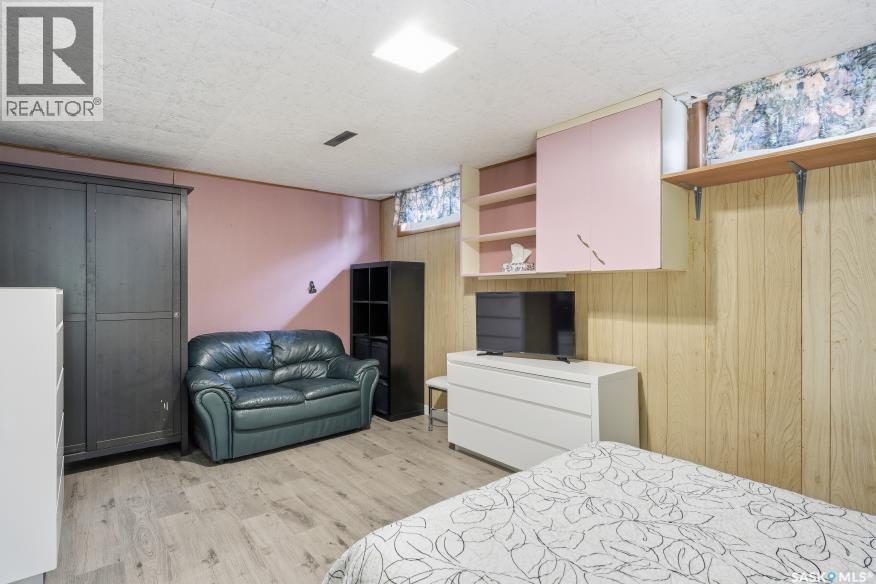 2104 Clarence Avenue S, Saskatoon, Saskatchewan  S7J 1L5 - Photo 22 - SK020971