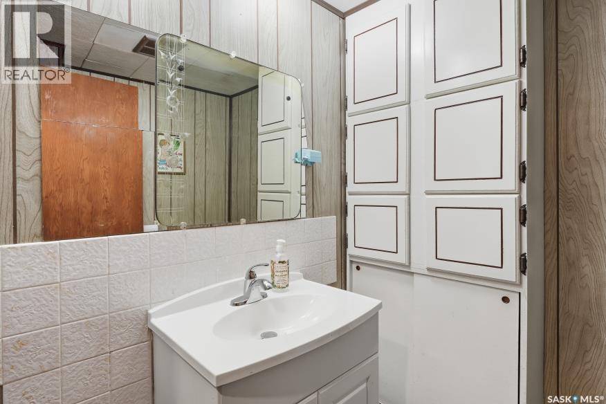 2104 Clarence Avenue S, Saskatoon, Saskatchewan  S7J 1L5 - Photo 23 - SK020971