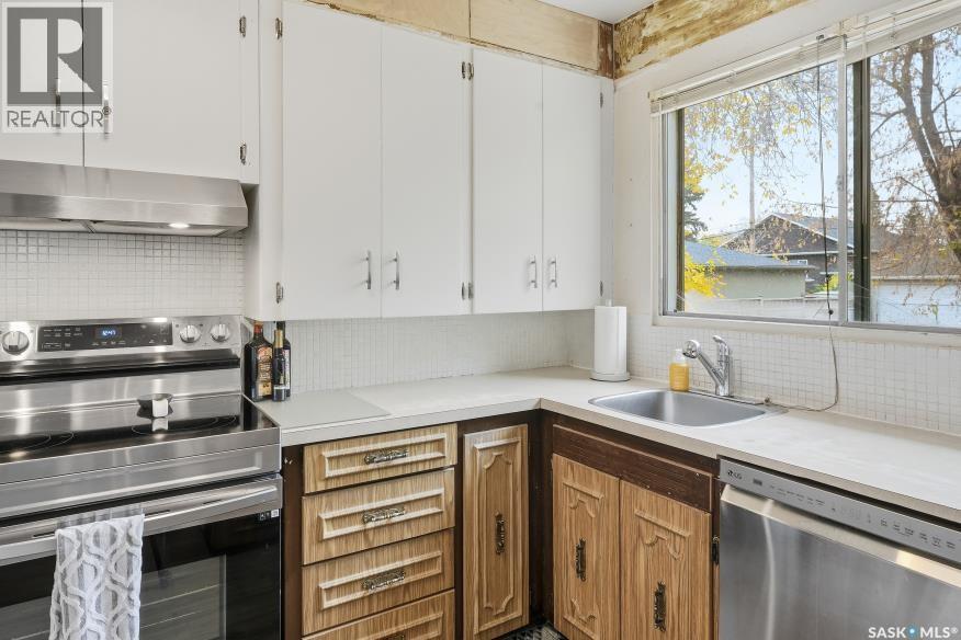 2104 Clarence Avenue S, Saskatoon, Saskatchewan  S7J 1L5 - Photo 8 - SK020971