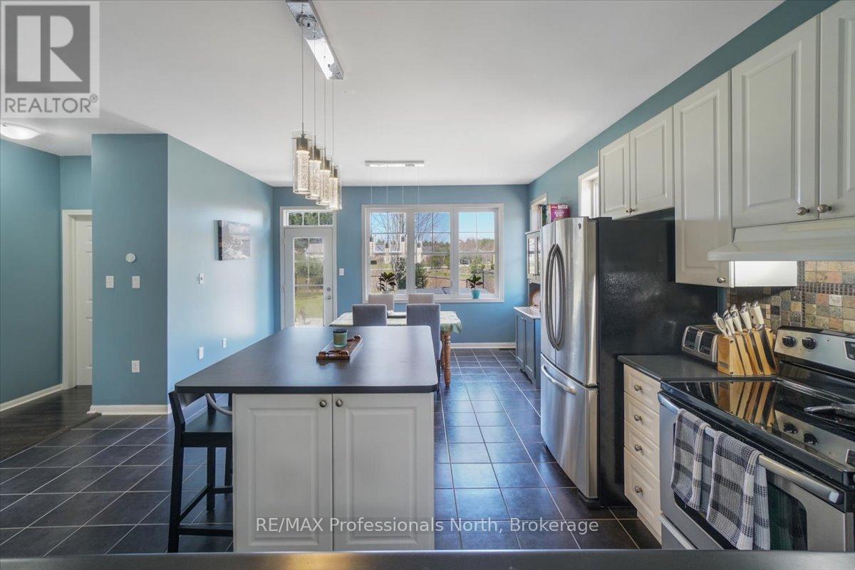 43 Clearbrook Trail, Bracebridge, Ontario  P1L 0A3 - Photo 6 - X12465929