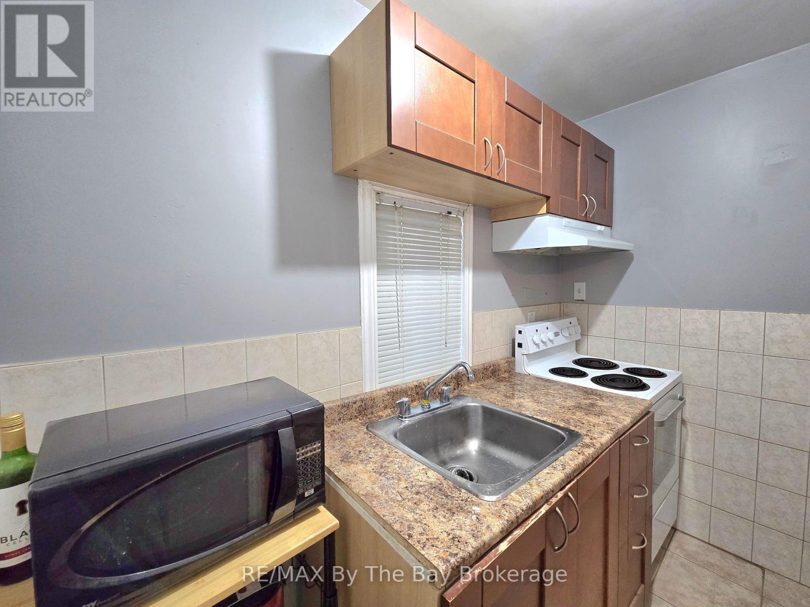 31 Forest Avenue, Wasaga Beach, Ontario  L9Z 2K4 - Photo 13 - S12466710