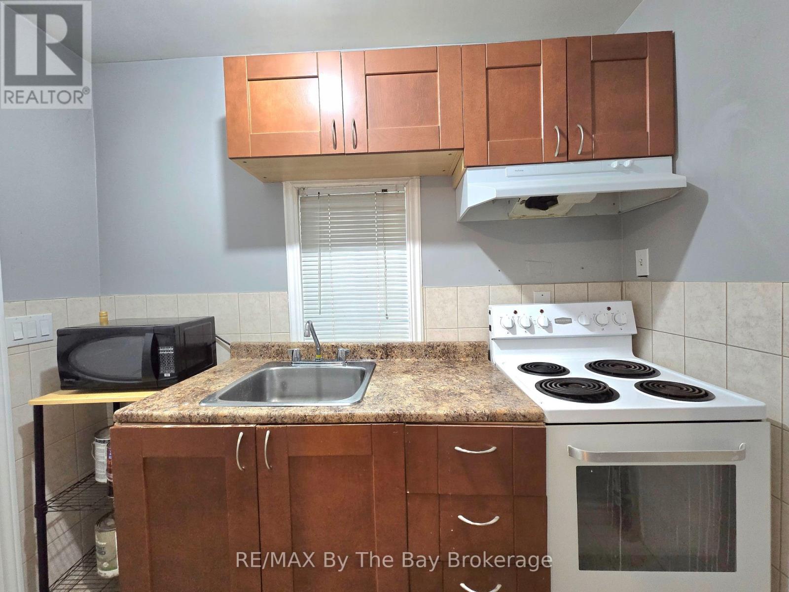 31 Forest Avenue, Wasaga Beach, Ontario  L9Z 2K4 - Photo 14 - S12466710