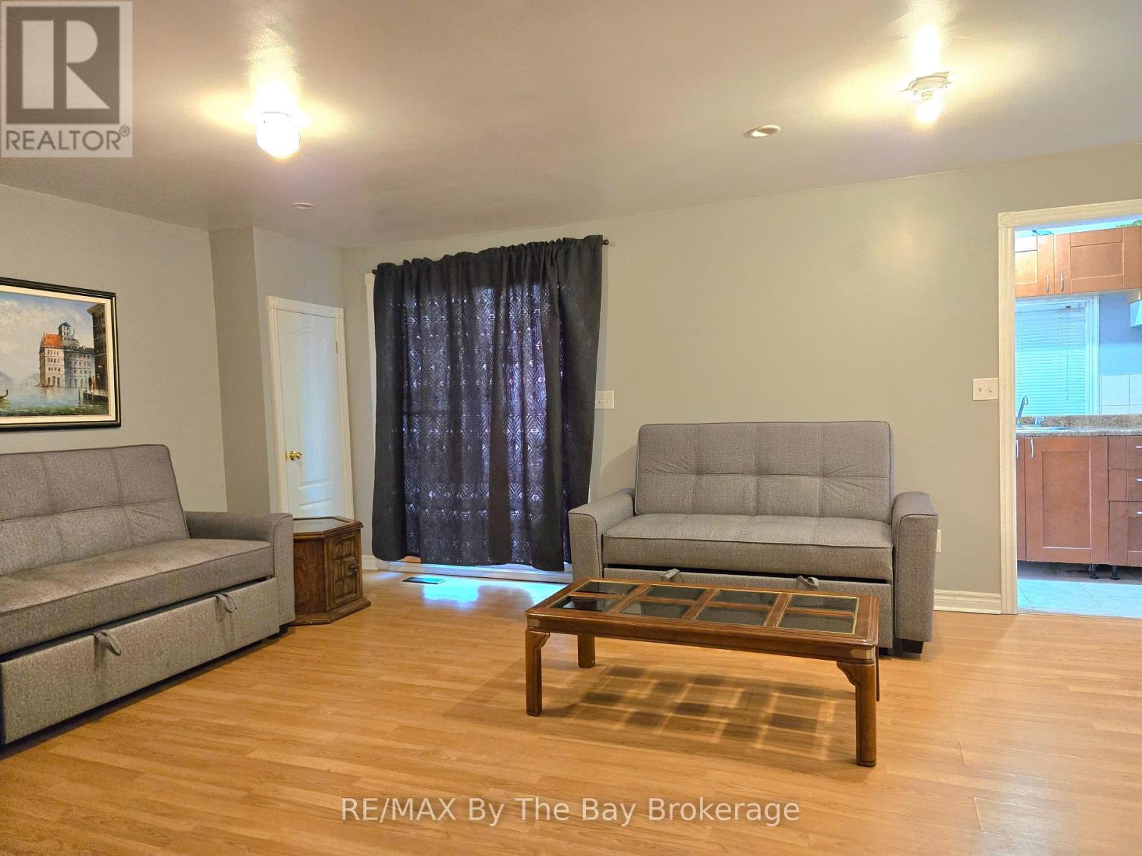 31 Forest Avenue, Wasaga Beach, Ontario  L9Z 2K4 - Photo 15 - S12466710