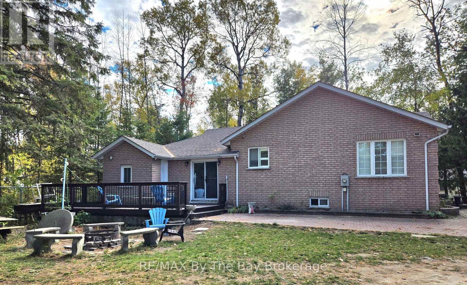 31 Forest Avenue, Wasaga Beach, Ontario  L9Z 2K4 - Photo 2 - S12466710