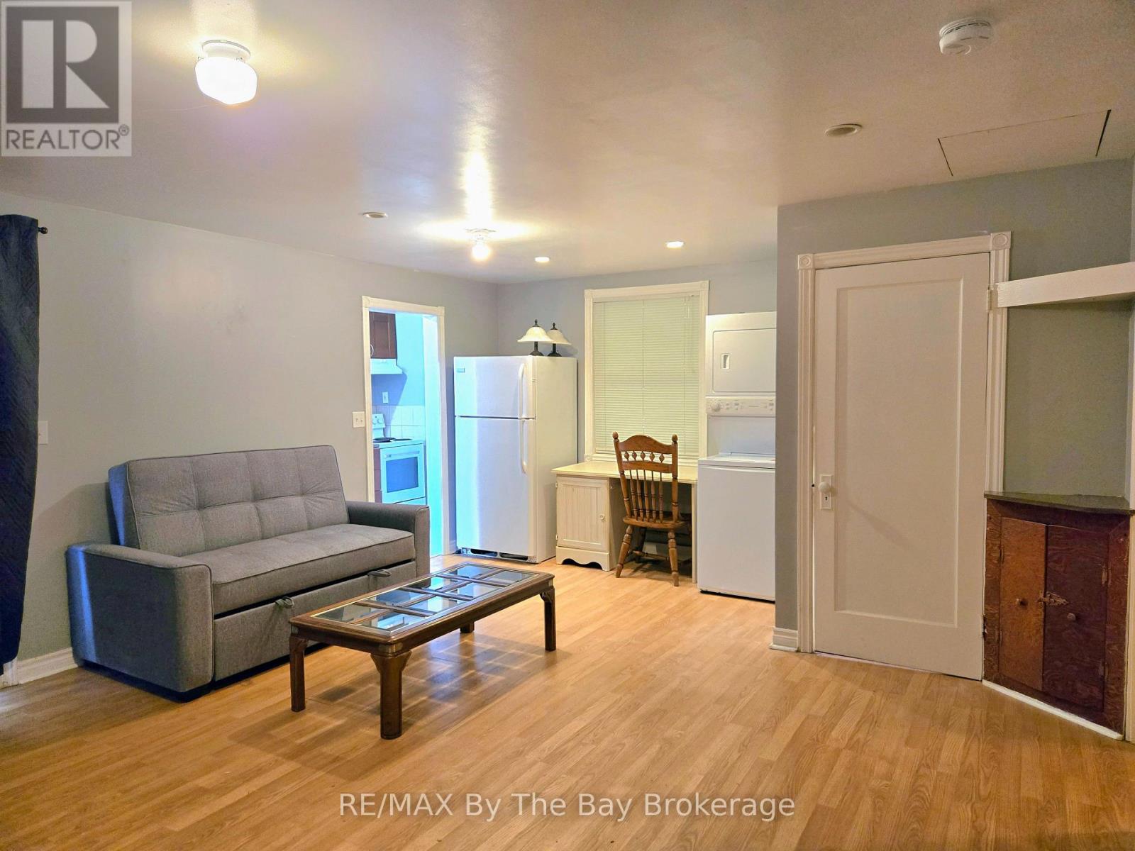 31 Forest Avenue, Wasaga Beach, Ontario  L9Z 2K4 - Photo 4 - S12466710