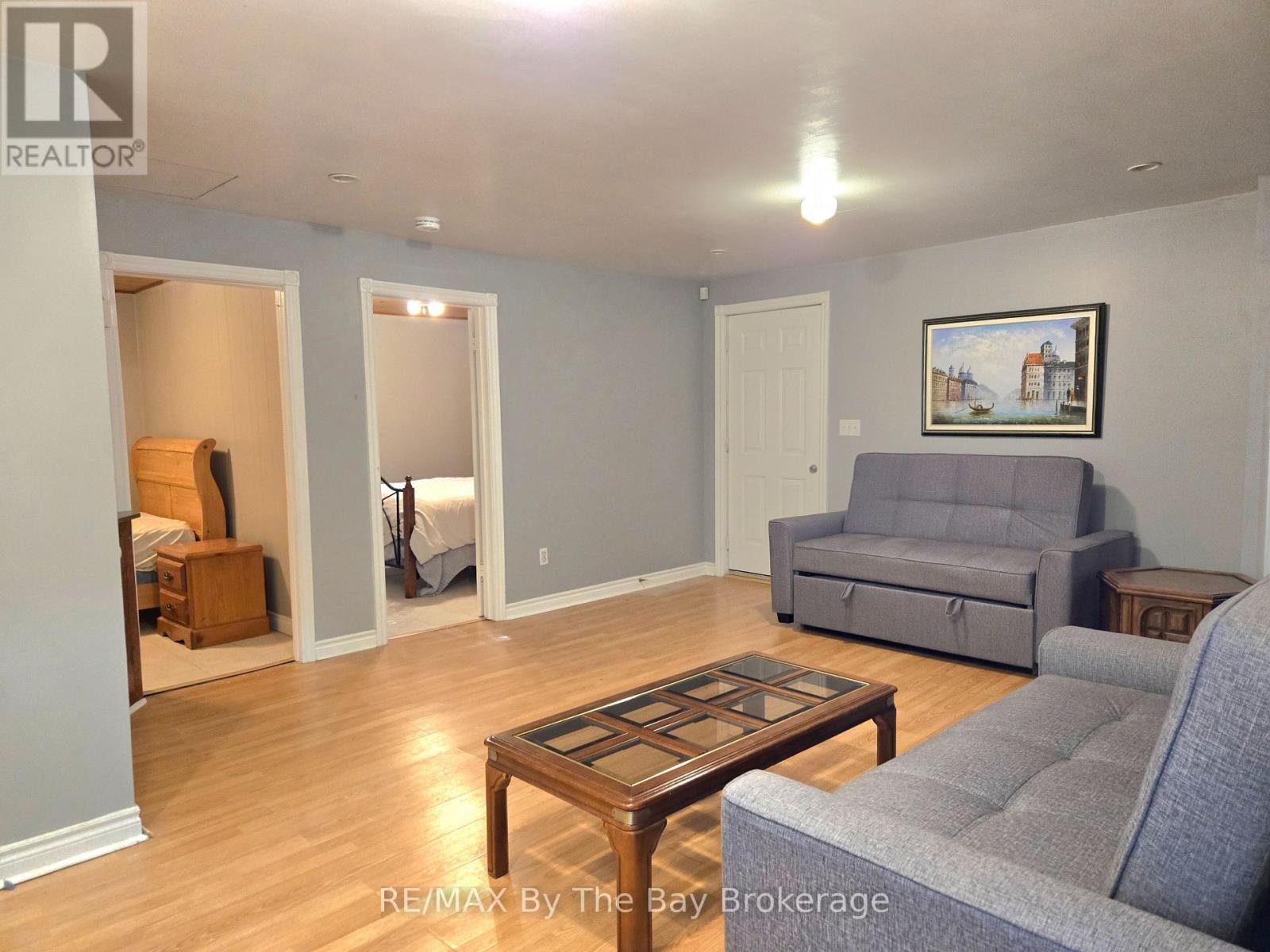 31 Forest Avenue, Wasaga Beach, Ontario  L9Z 2K4 - Photo 5 - S12466710