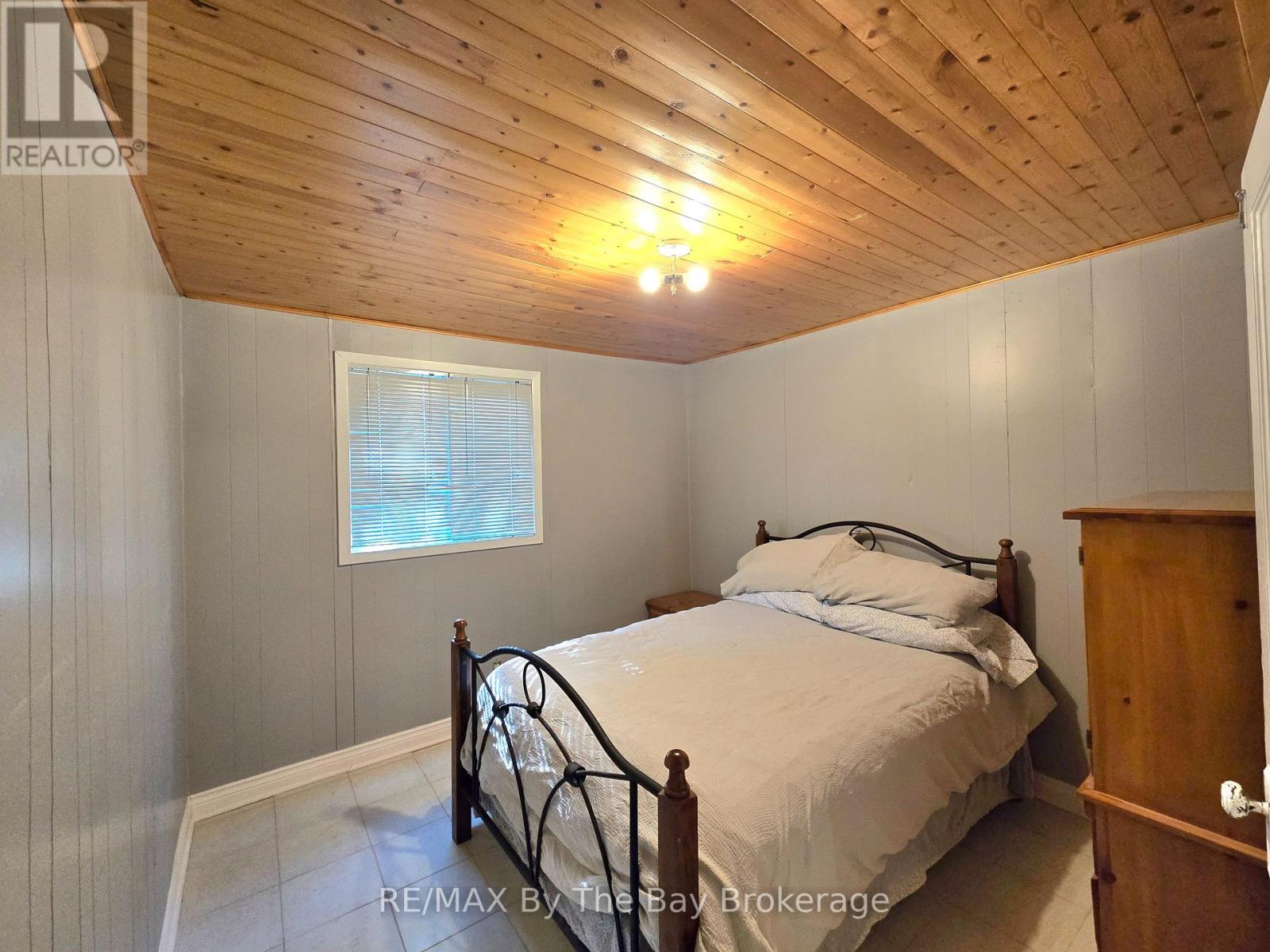 31 Forest Avenue, Wasaga Beach, Ontario  L9Z 2K4 - Photo 6 - S12466710