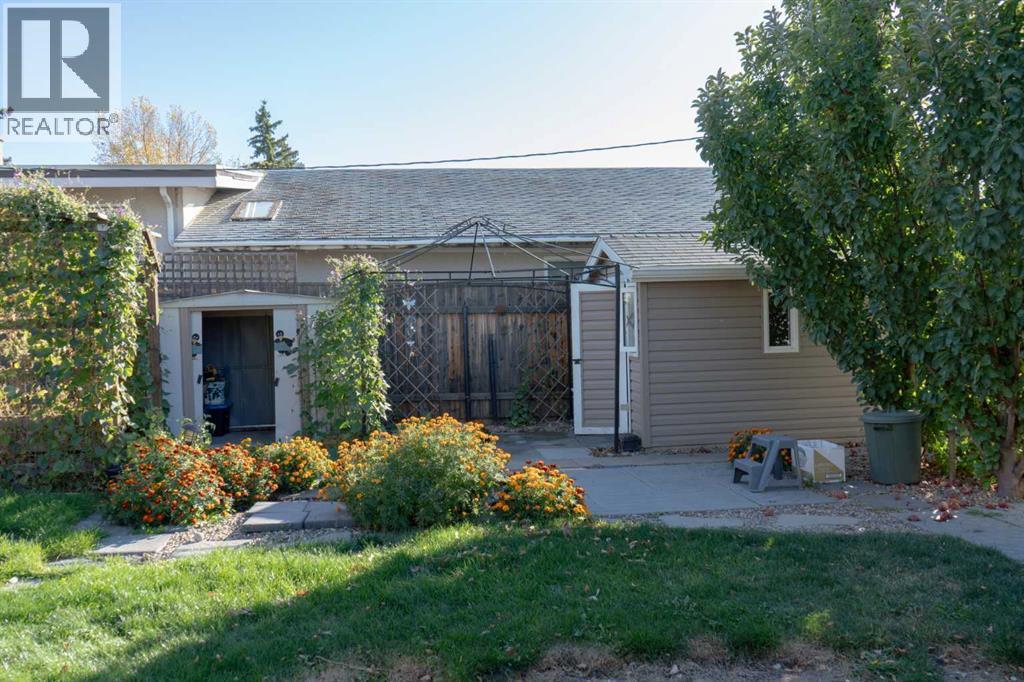 1014 19 Street N, Lethbridge, Alberta  T1H 3M1 - Photo 2 - A2263395