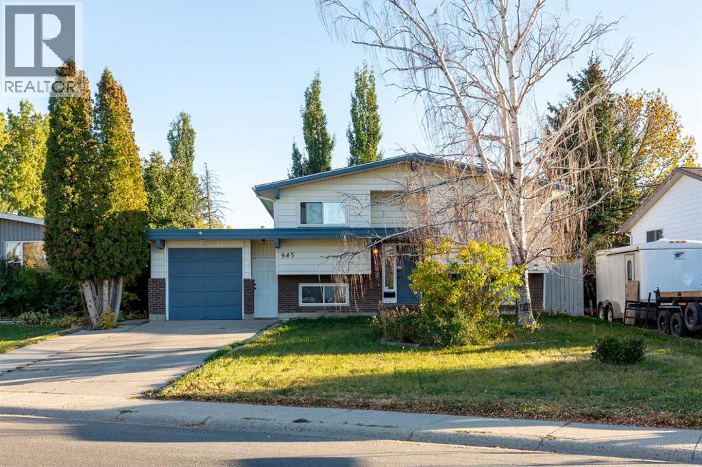 945 Columbia Boulevard W, Lethbridge, Alberta  T1K 4M4 - Photo 1 - A2263945