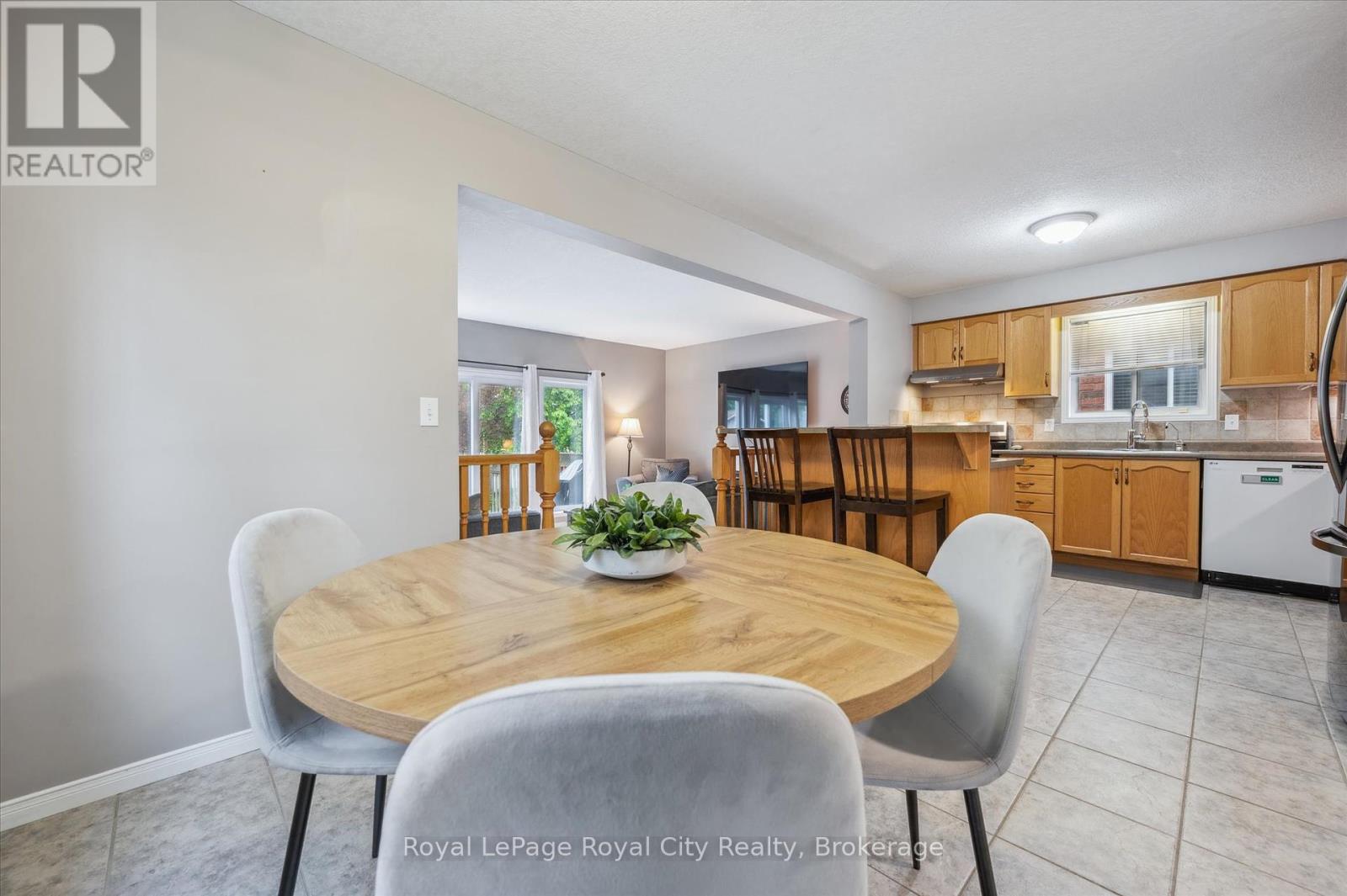 93 Doyle Drive, Guelph, Ontario  N1G 5B9 - Photo 12 - X12466732