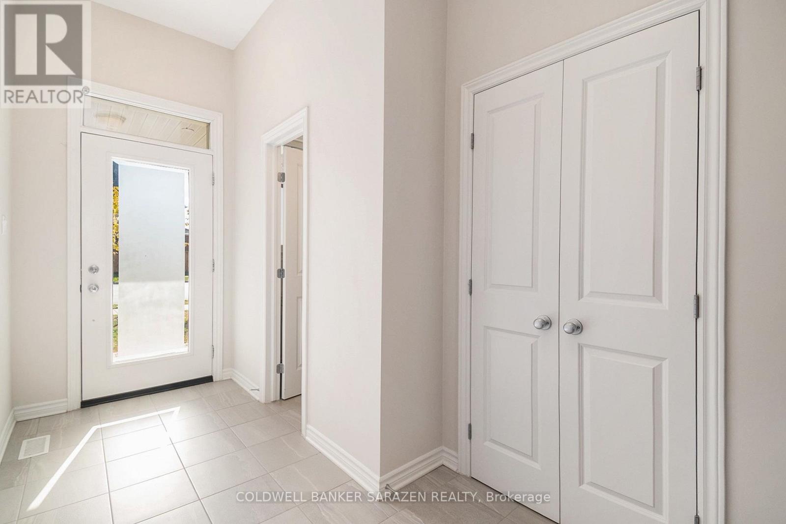 365 Barrett Farm Drive, Ottawa, Ontario  K1T 0Y4 - Photo 2 - X12466780