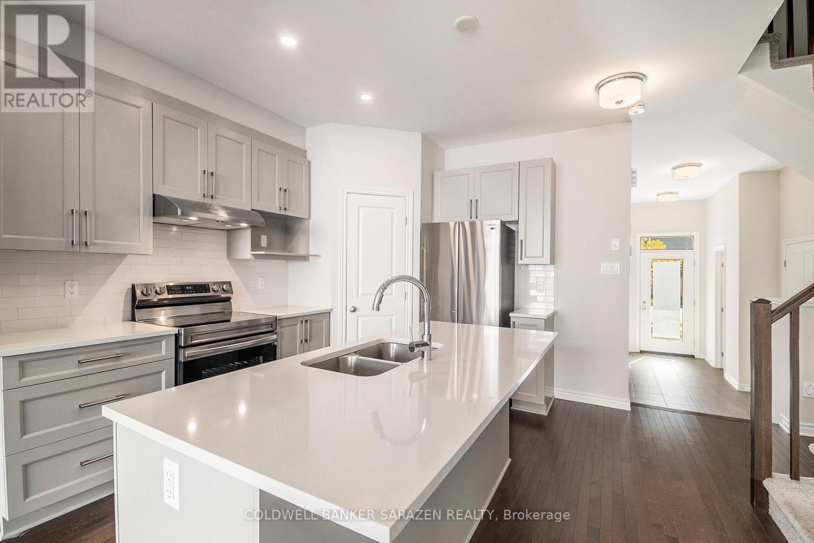 365 Barrett Farm Drive, Ottawa, Ontario  K1T 0Y4 - Photo 4 - X12466780