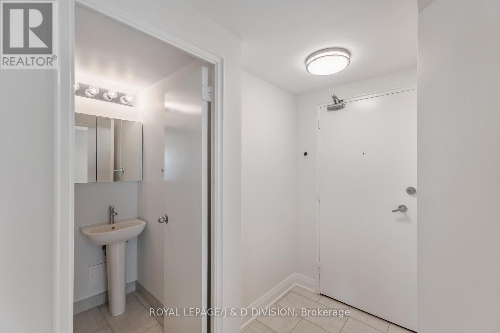 10 - 494 Avenue Road, Toronto, Ontario  M4V 2J5 - Photo 4 - C12466600