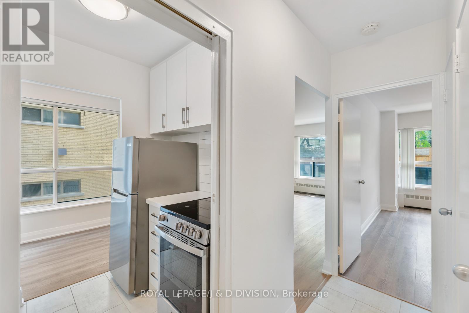 10 - 494 Avenue Road, Toronto, Ontario  M4V 2J5 - Photo 5 - C12466600