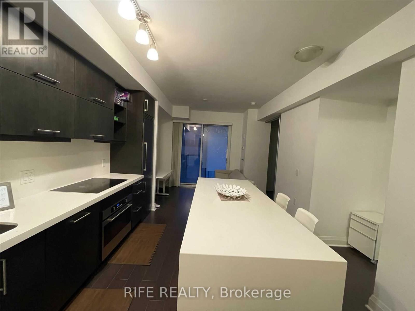 1411 - 1080 Bay Street, Toronto, Ontario  M5S 0A6 - Photo 2 - C12466703