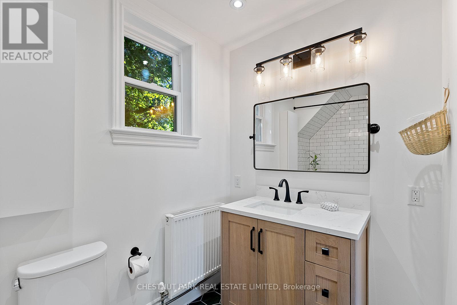 85 Eastwood Road, Toronto, Ontario  M4L 2C7 - Photo 22 - E12466641
