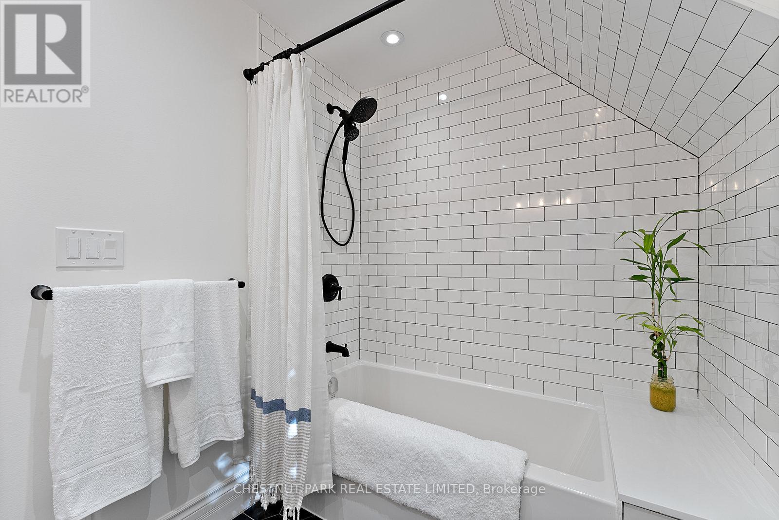 85 Eastwood Road, Toronto, Ontario  M4L 2C7 - Photo 23 - E12466641