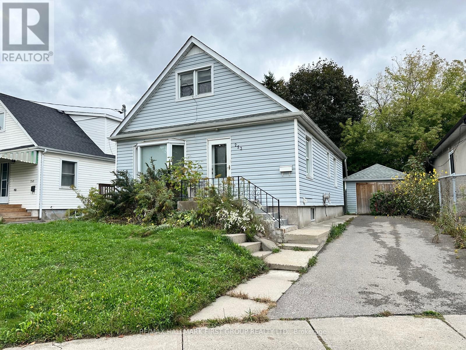 253 SINCLAIR AVENUE, Oshawa, Ontario