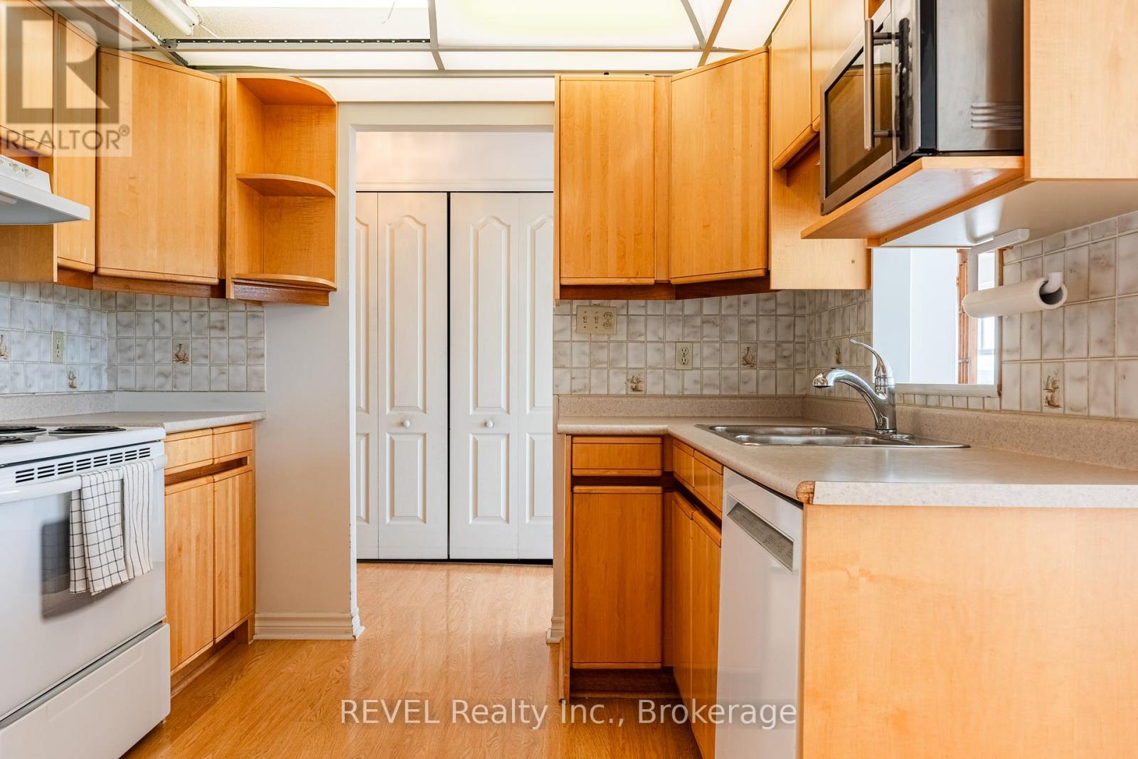 Ph 4 - 7 Gale Crescent, St. Catharines, Ontario  L2R 7M8 - Photo 10 - X12466724