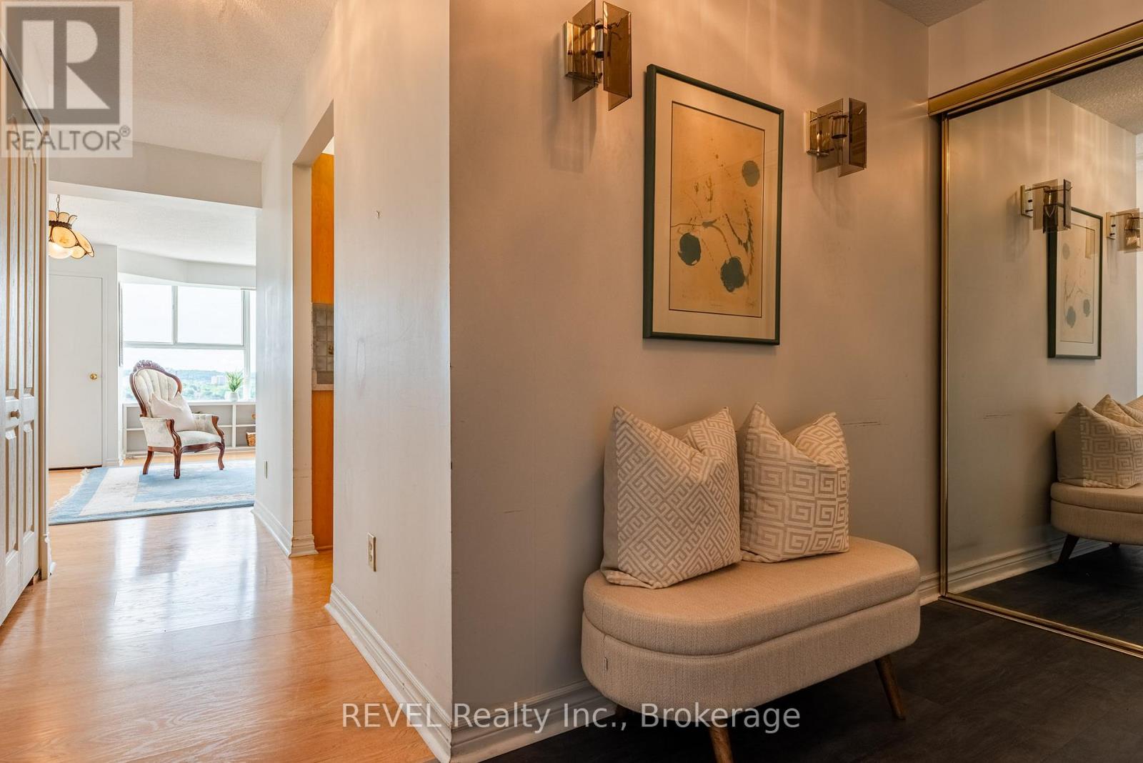 Ph 4 - 7 Gale Crescent, St. Catharines, Ontario  L2R 7M8 - Photo 6 - X12466724