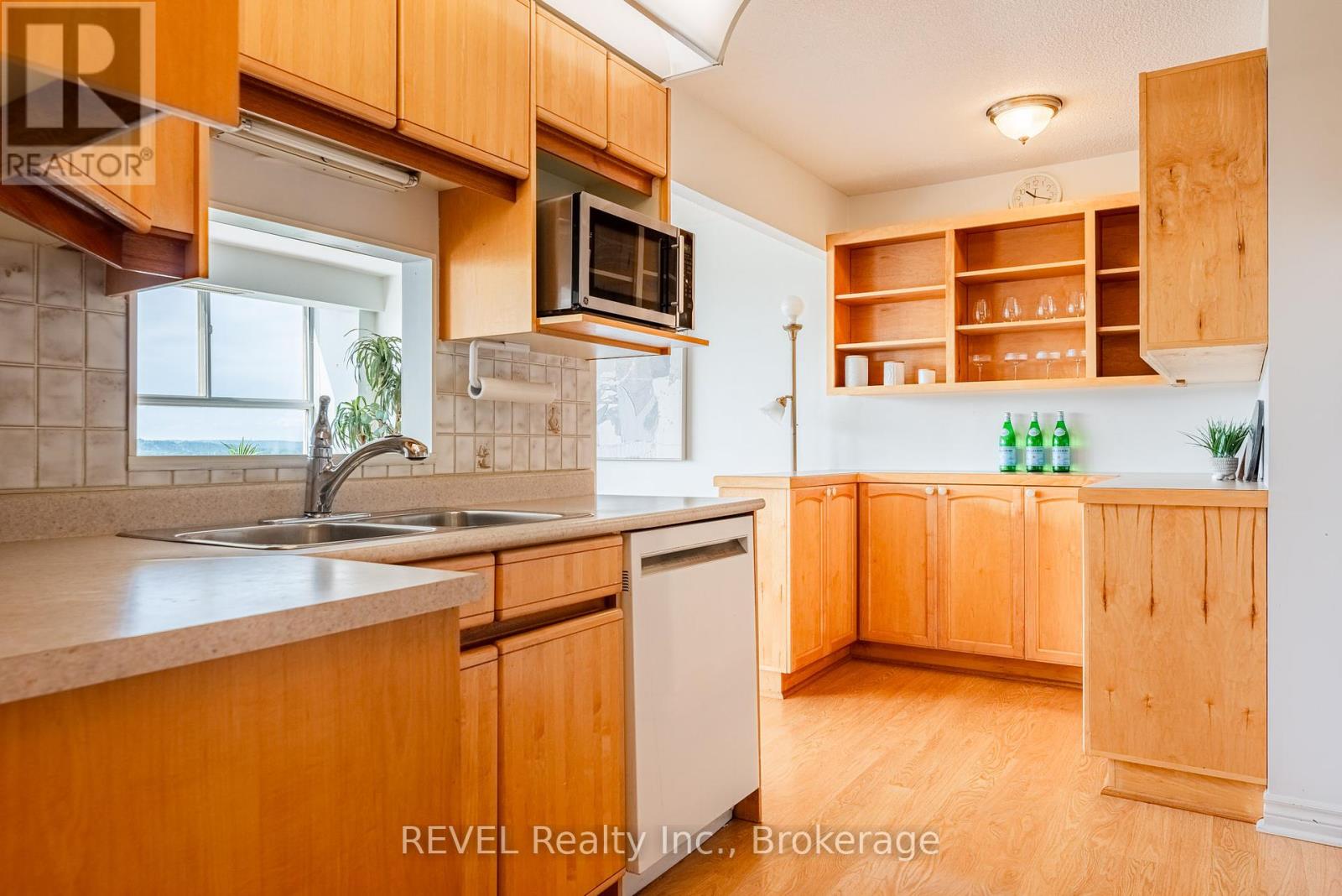 Ph 4 - 7 Gale Crescent, St. Catharines, Ontario  L2R 7M8 - Photo 9 - X12466724