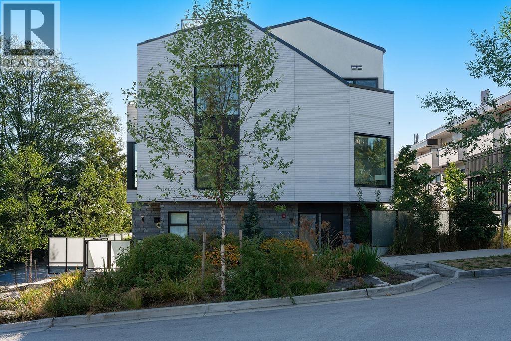 201 650 E 2nd Street, North Vancouver, British Columbia  V7M 1E3 - Photo 2 - R3059235